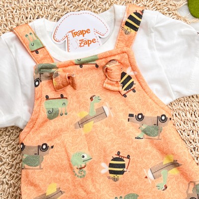 Conj. Camiseta Manga Curta e Jardineira Dinos com Bichinhos - Off White e Laranja